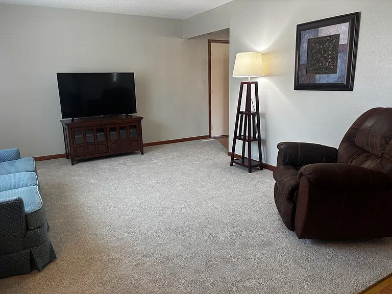 4 Edith Ct — Photo 1