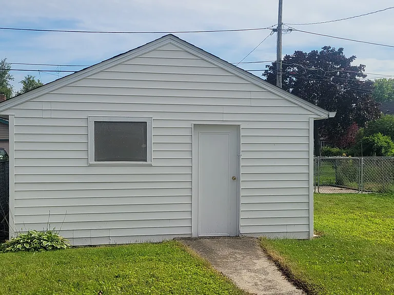 1613 Richard Ave — Photo 4