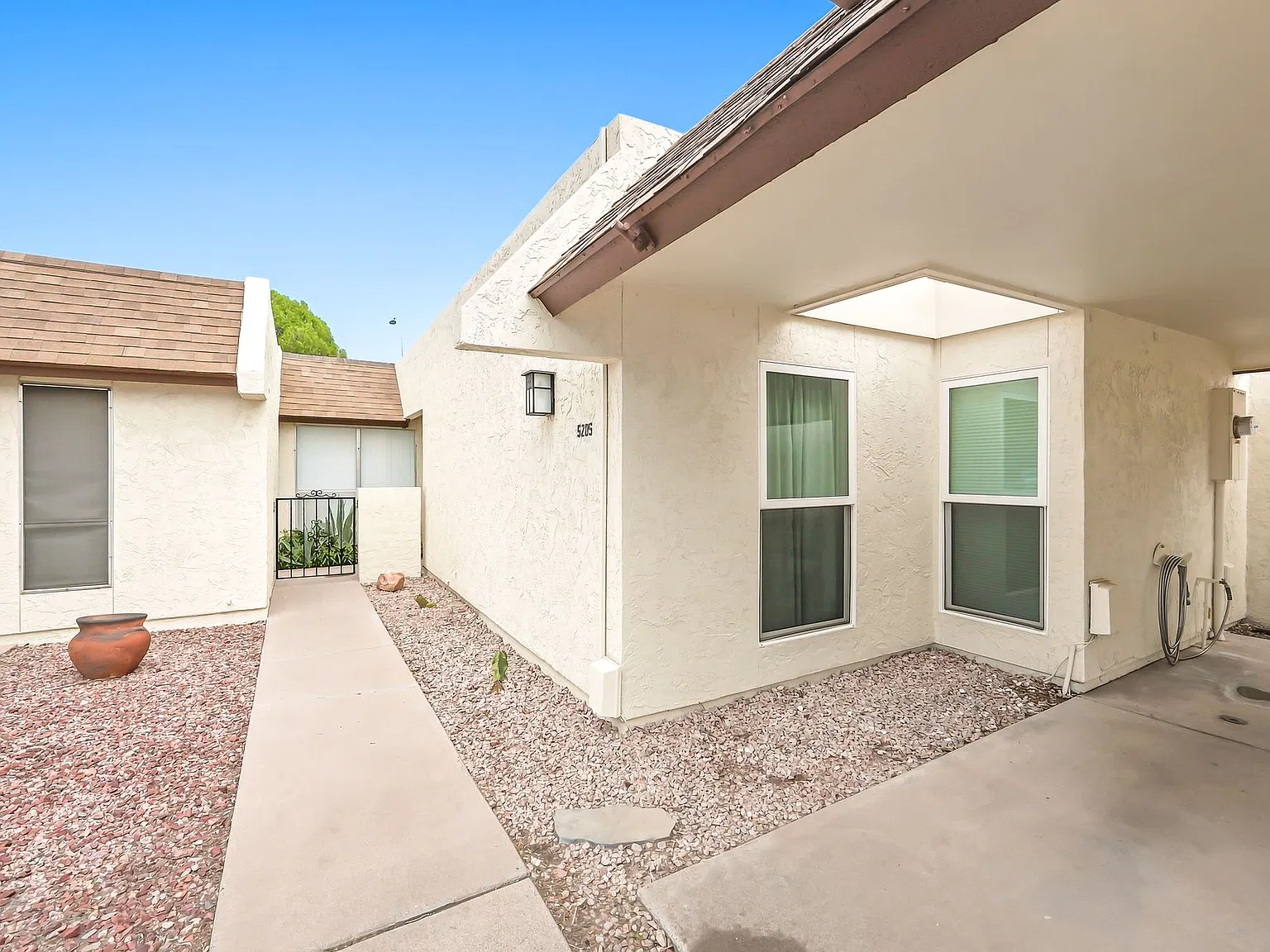 3 bed, 1368 sqft, $2,200 — Photo 2