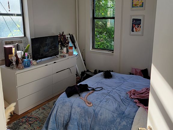 3rd image of 59 Ten Eyck St APT 2R