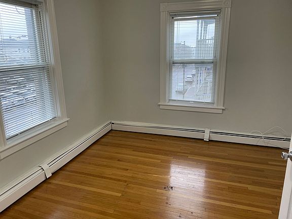 5th image of 5 Darling St APT 3L