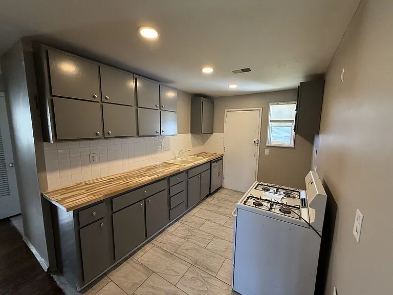 511 Jenson Rd — Photo 6