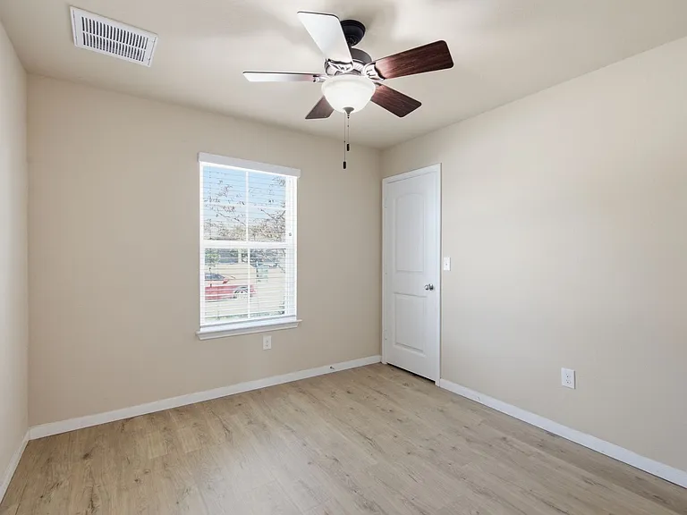 5813 Roderick Dr — Photo 7