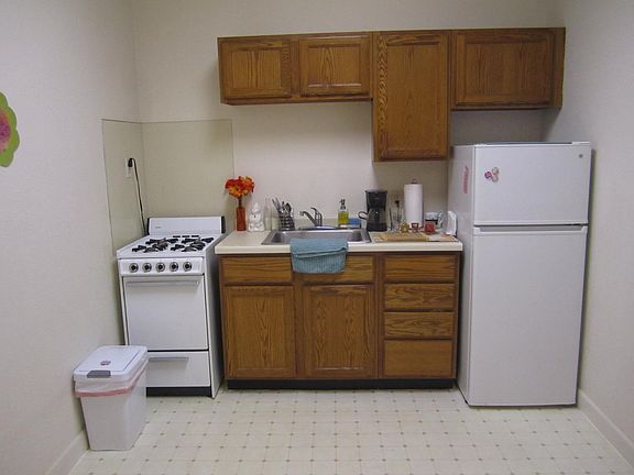 4th image of 121 E Main St APT 212