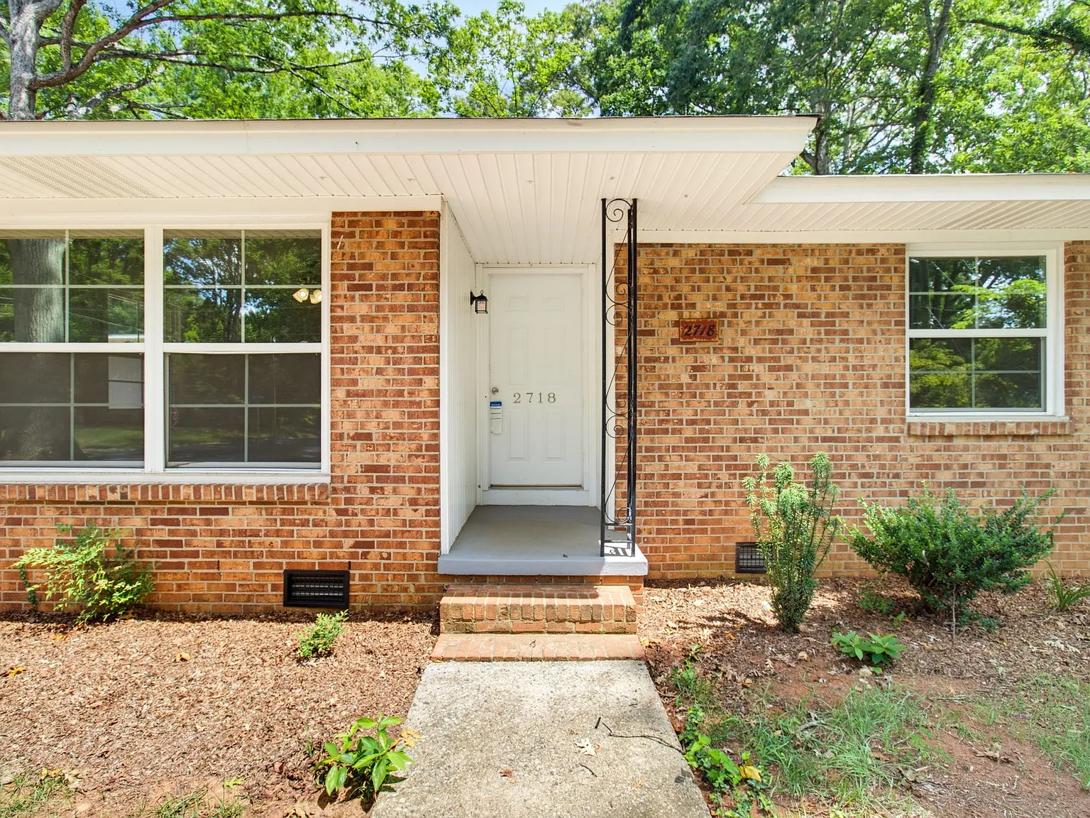 3 bed, 2.0 bath, 1400 sqft, $1,900 — Photo 4