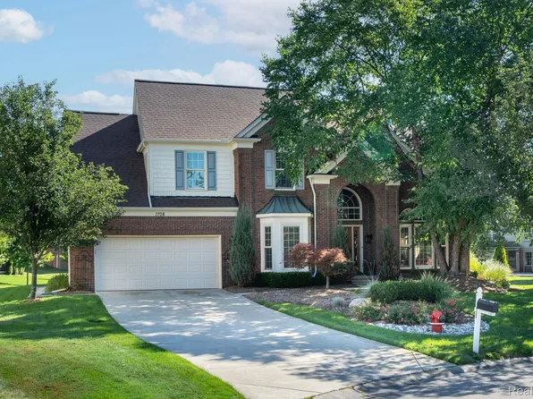 1708 Devonwood Dr, Rochester Hills, MI 48306