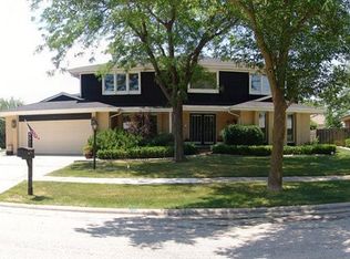 4311 Phyllis Dr, Northbrook, IL 60062
