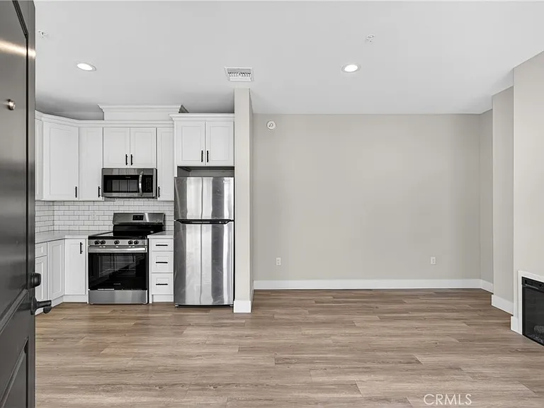 8412 Burnet Ave — Photo 2