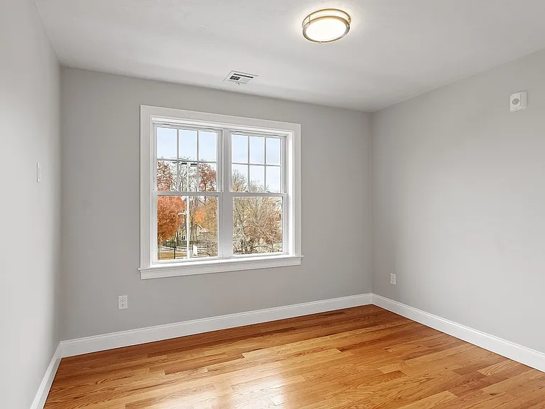 10 Windsor St #1 — Photo 28