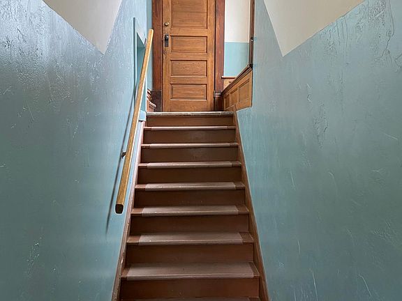 2nd image of 21 N Pennsylvania St APT 3