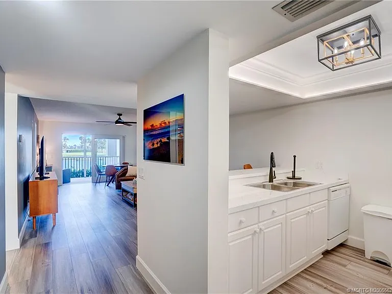 5601 NE Gulfstream Way — Photo 17