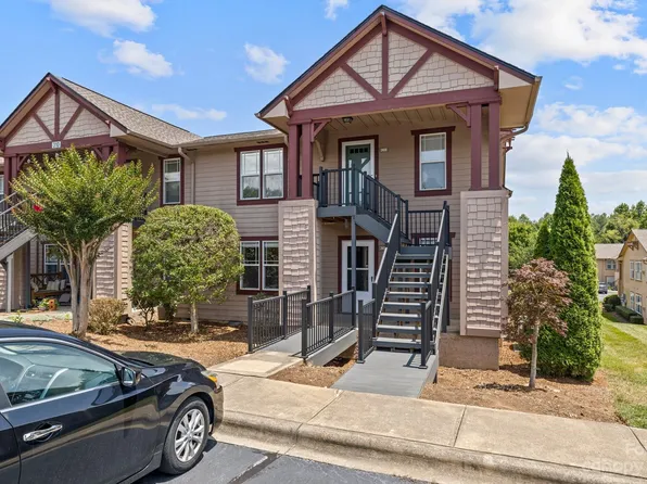 2405 Deermouse Way, Hendersonville, NC 28792