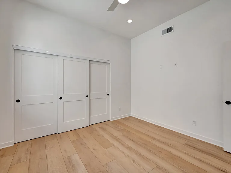 109 Daisy Ave #4 — Photo 46