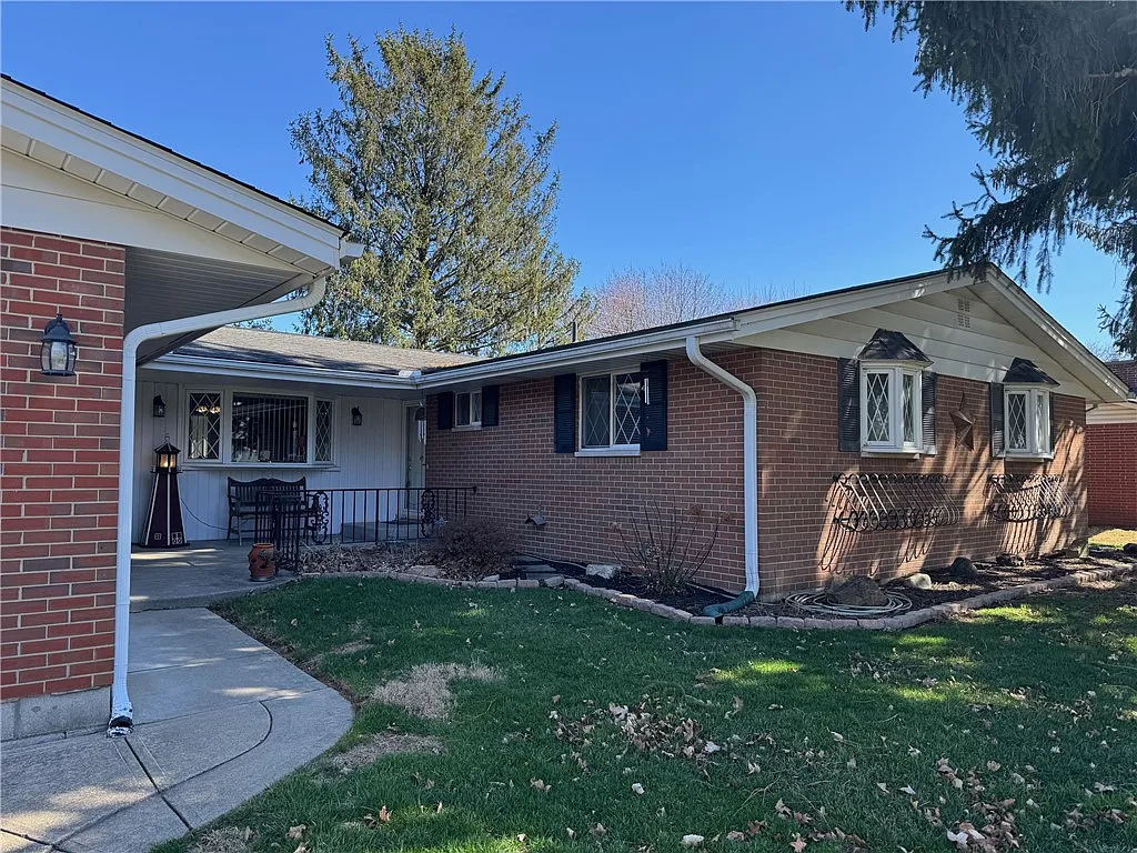 1038 Lark Ln photo 1