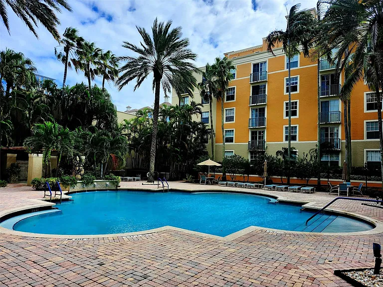 720 S Sapodilla Ave #413 — Photo 12