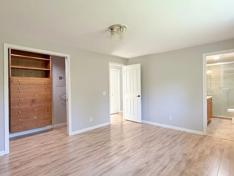 18913 SE 44th Pl — Photo 12