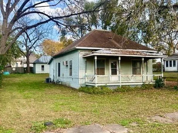 905 Union St, Oskaloosa, KS 66066