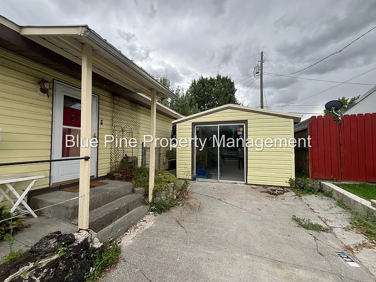 1080 Halsey St — Photo 16
