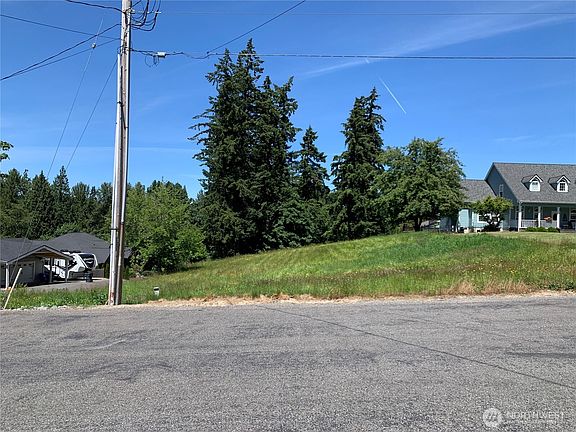 4th image of 9805 31st Street E