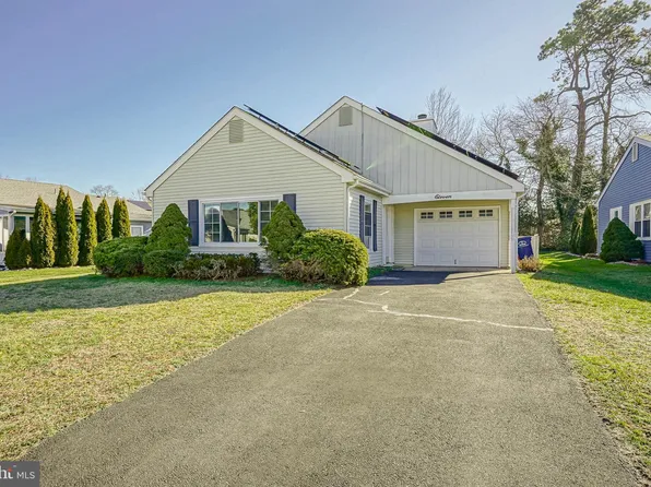 11 Canterbury Pl, Southampton, NJ 08088