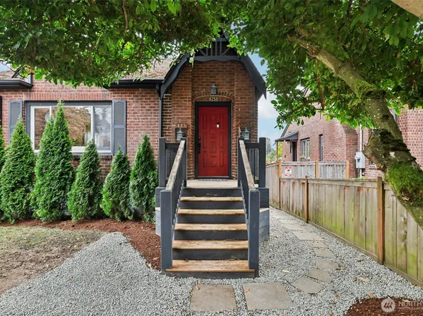 8258 Interlake Avenue N, Seattle, WA 98103
