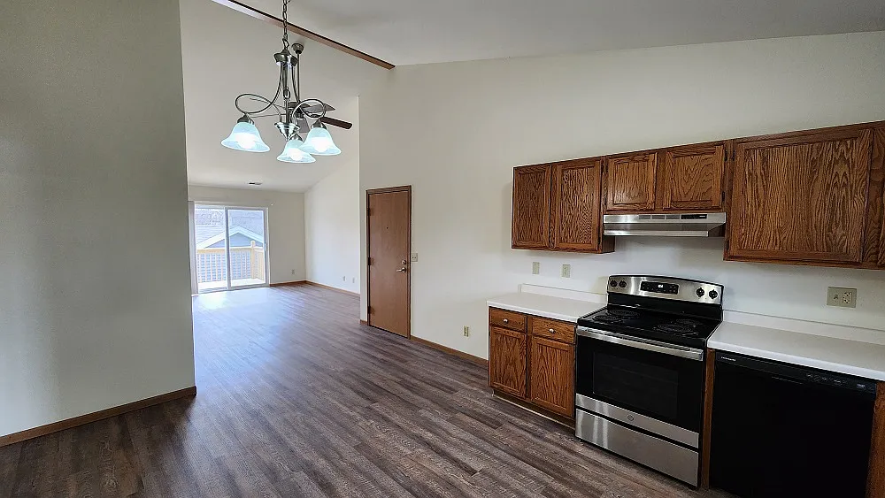 Awesome 2br Available!- Clement St. — Photo 3