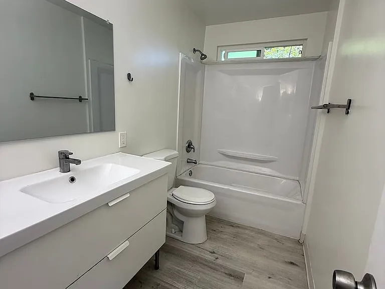 5806 Camerford Ave — Photo 5
