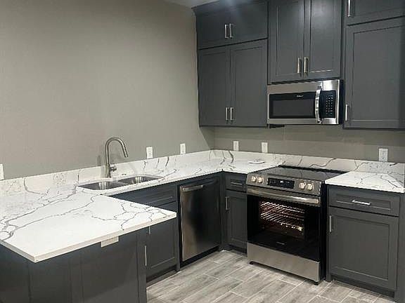 3rd image of 2705 Nora St