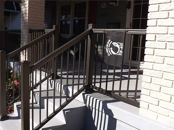 4th image of 213 Cushing Ave