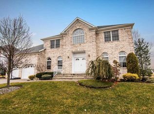 12 Hedgerow Ln, Manalapan, NJ 07726