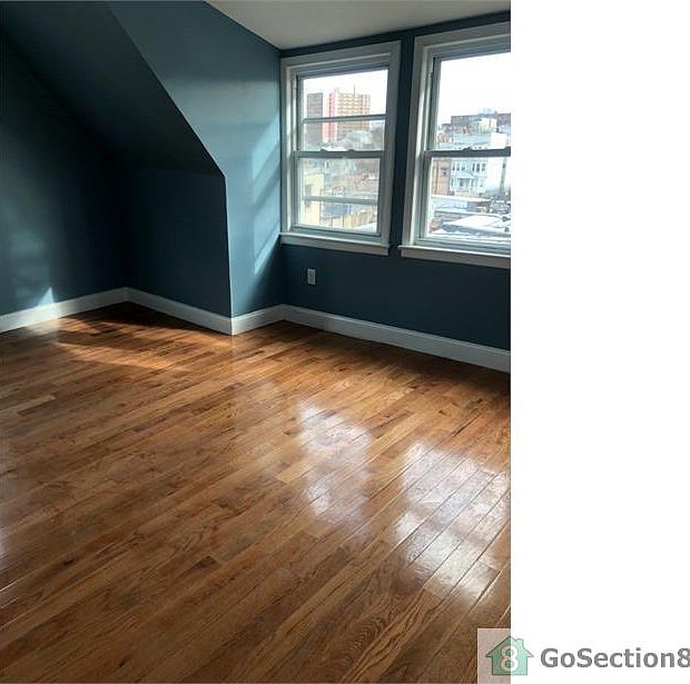 1st image of 185 Jelliff Ave #3