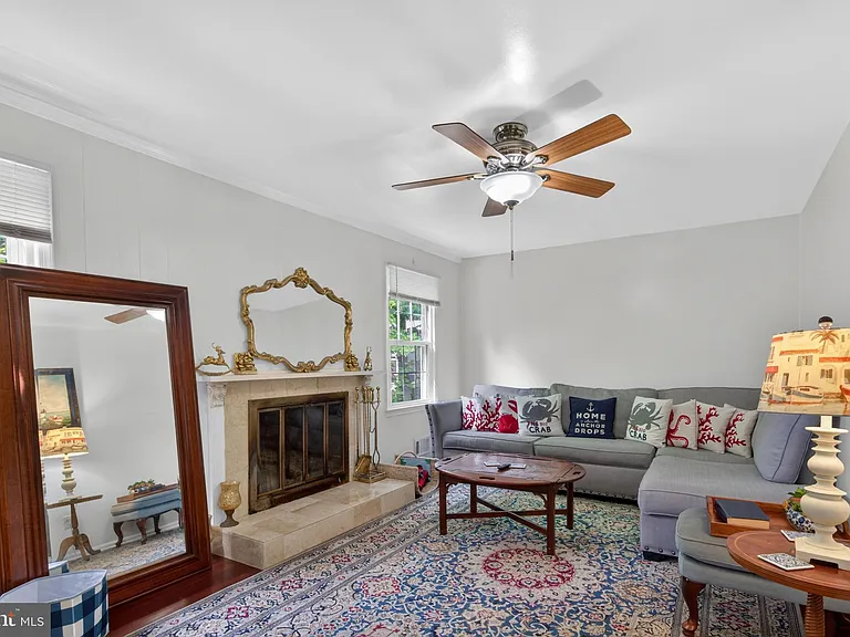 8815 Newport Ct — Photo 10