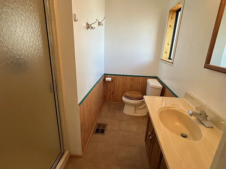 1521 Lassen Way — Photo 9