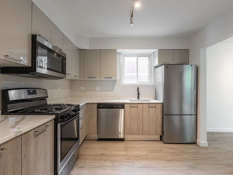 7621 N Sheridan Rd #1 — Photo 3