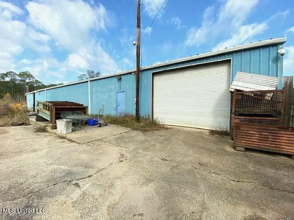 9045 Fricke Rd, Bay St Louis, MS 39520