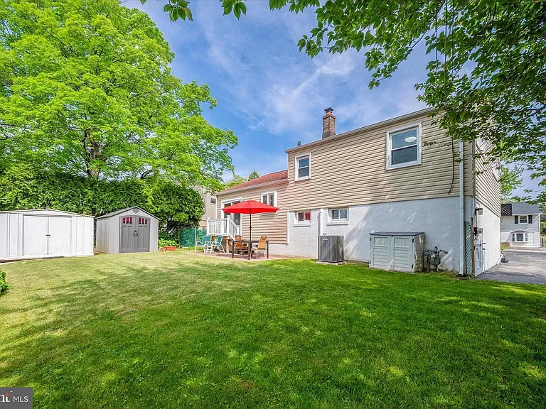 330 Williams Rd — Photo 24