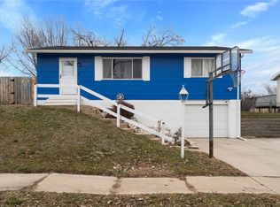 2955 7th St, Marion, IA 52302