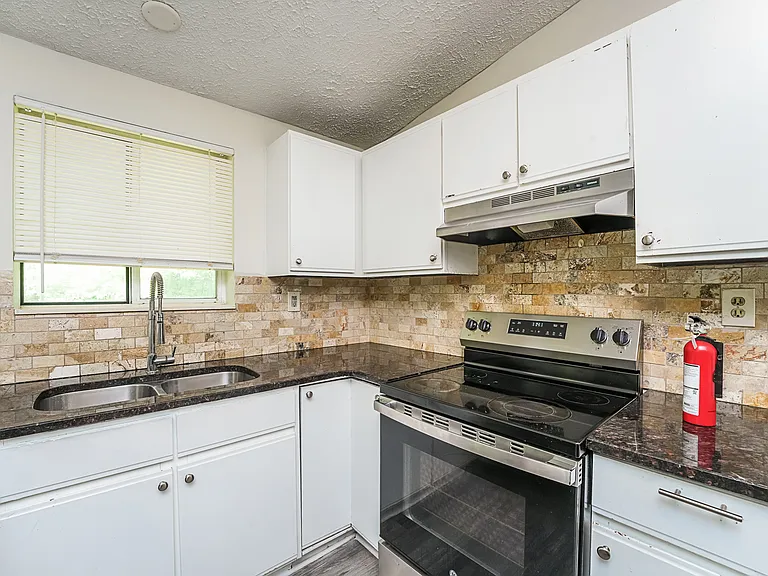 4275 Bradley Dr — Photo 6