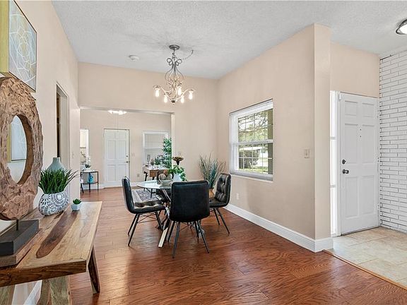 3rd image of 2262 Smiley Ave