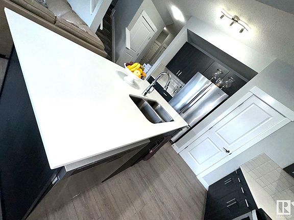 5th image of 487 Roberts Cres