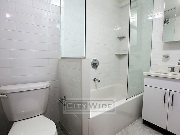 4th image of 137 E 38th St APT 9D