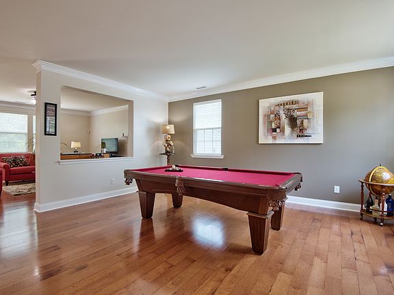 4th image of 111 English Ivy Dr