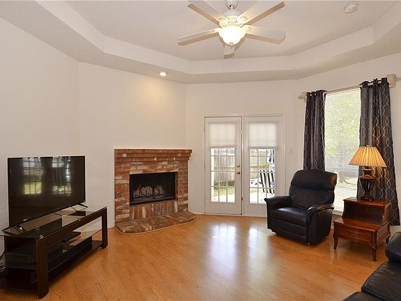 3rd image of 3221 Cool Springs Cir