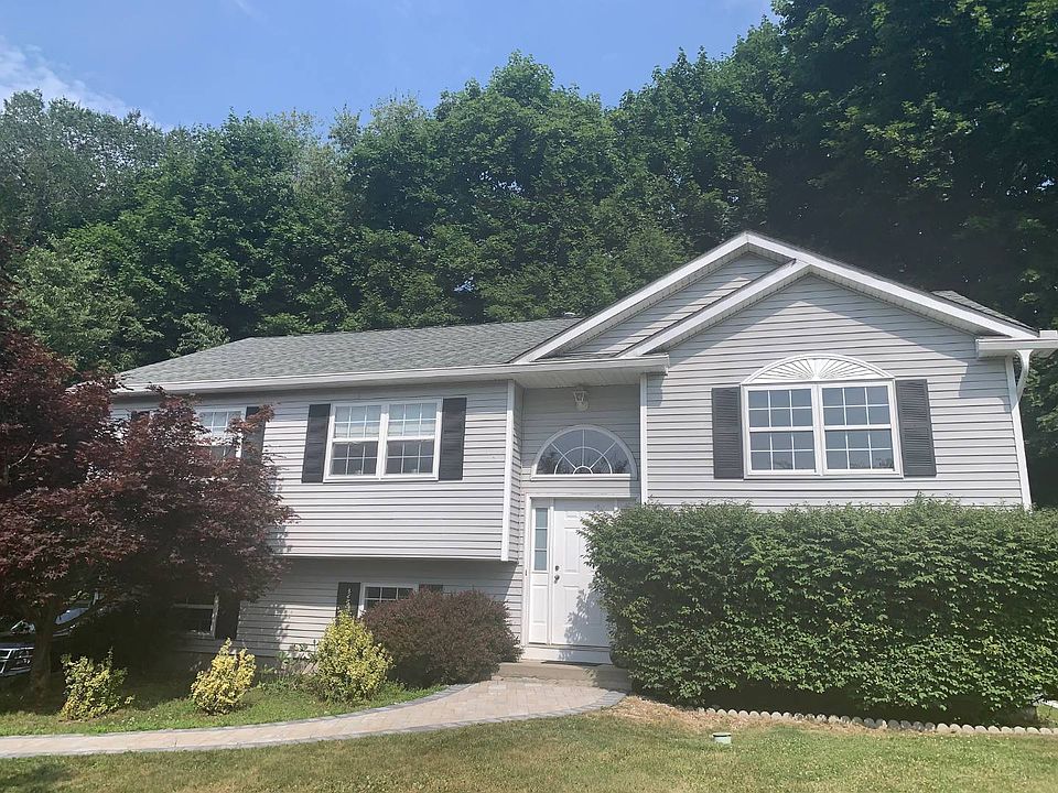 1st image of 12 Surrey Ln