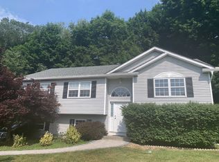 12 Surrey Ln, Harriman, NY 10926