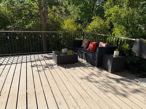 4th image of 724 N Valley Dr