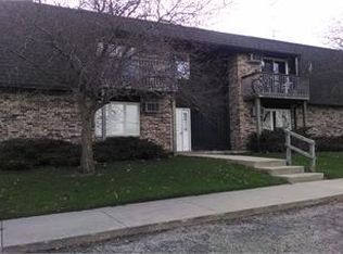 640 Fox Knoll Dr APT 6, Lena, IL 61048