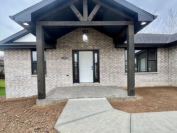 3rd image of 1406 Summerfield Dr
