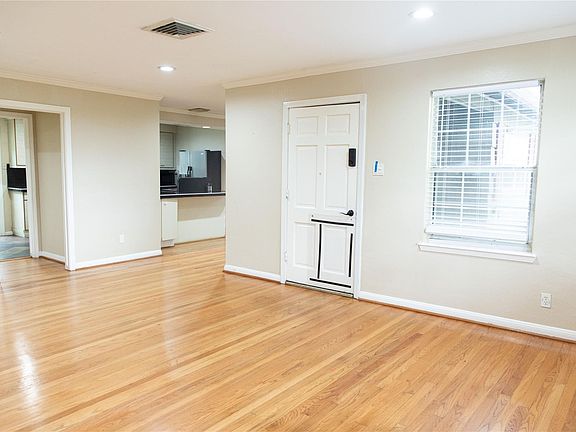 3rd image of 5564 Aspen St