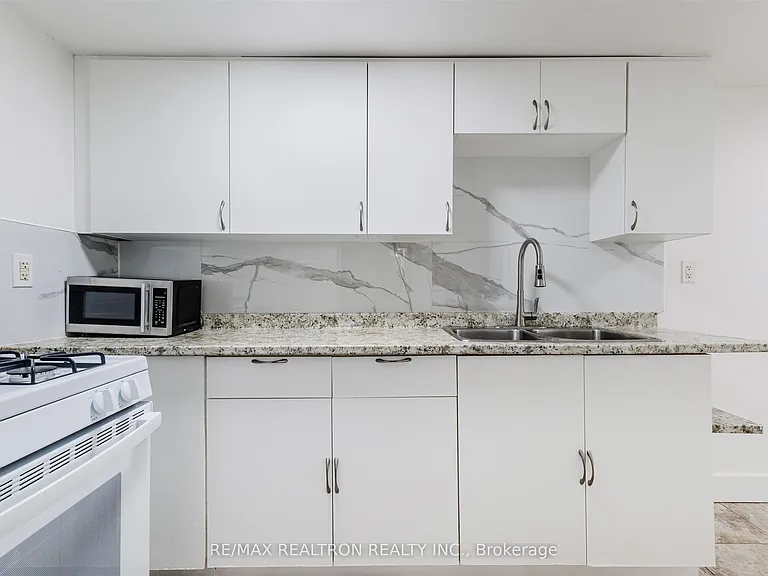 20 Castleton Ave #LOWER — Photo 9